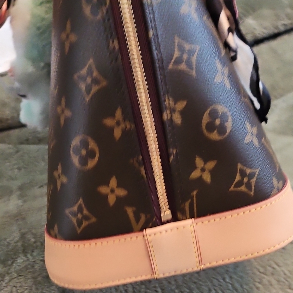 Louis Vuitton Alma GM Monogram Near Excellent Conditions - Picture 8 of 14